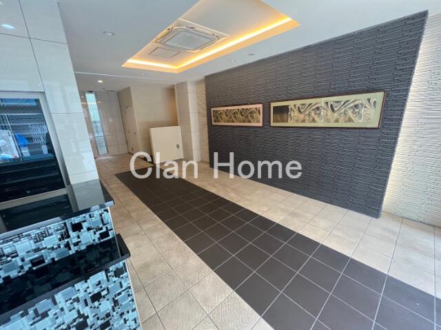 27/30 エントランス