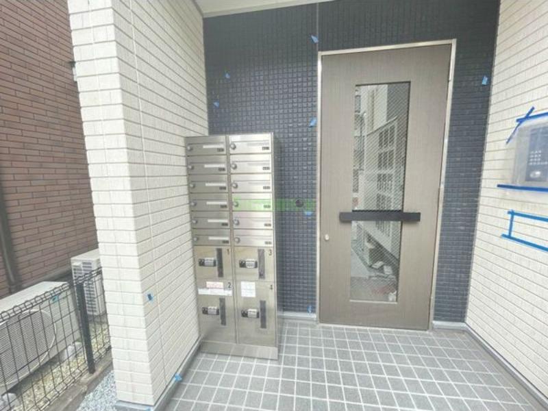 16/23 エントランス