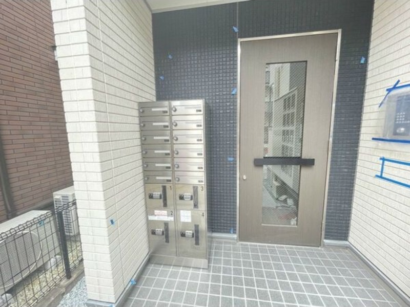 16/23 エントランス