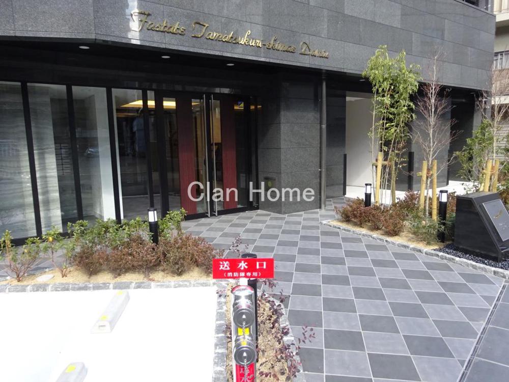 28/30 エントランス