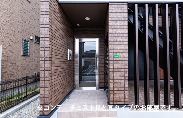 16/23 エントランス