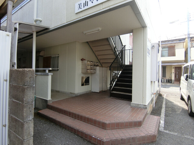 27/30 エントランス