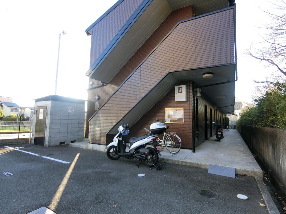 27/30 エントランス