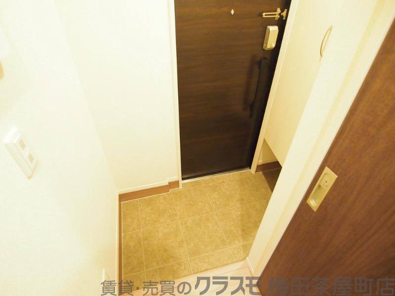 19/30 玄関