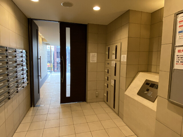 25/30 エントランス