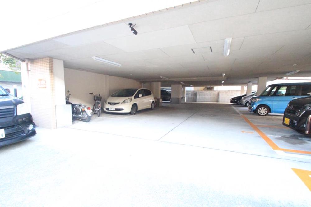 26/30 駐車場