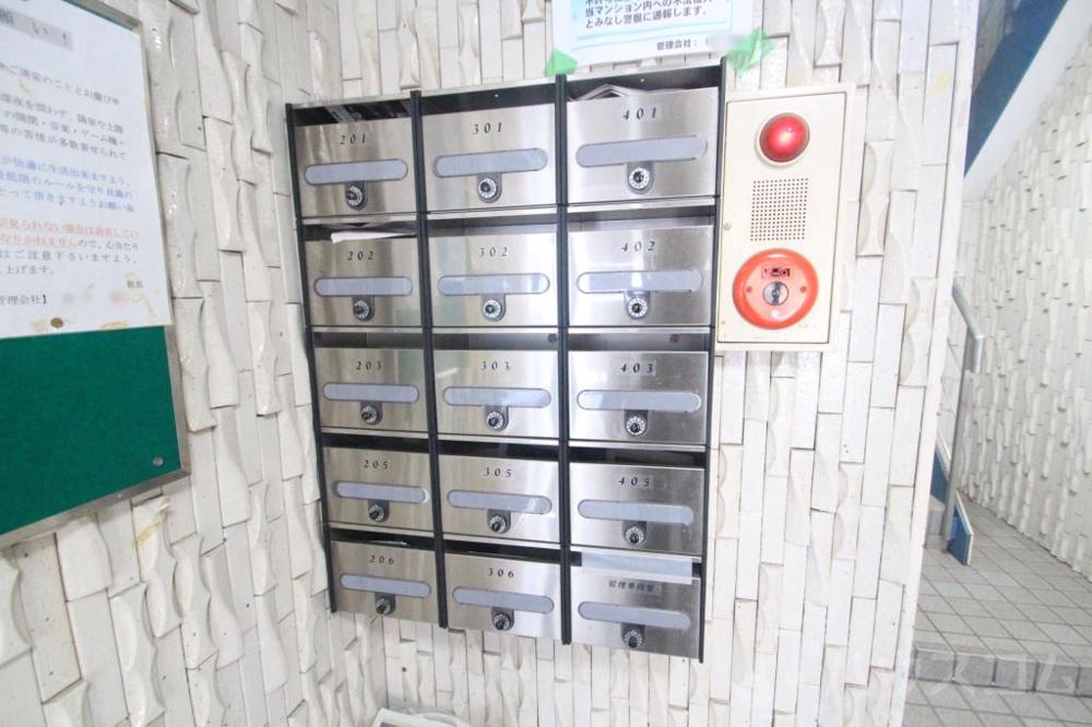 26/30 エントランス