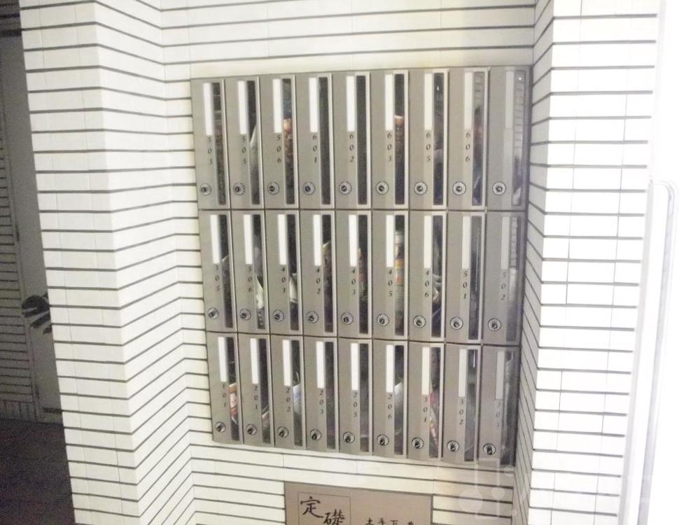 24/30 エントランス