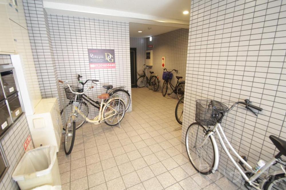 22/28 エントランス