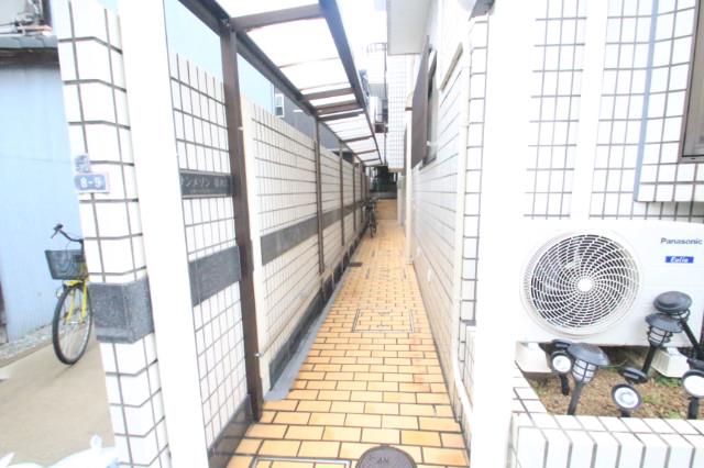 26/30 エントランス