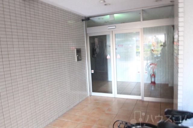 28/30 エントランス