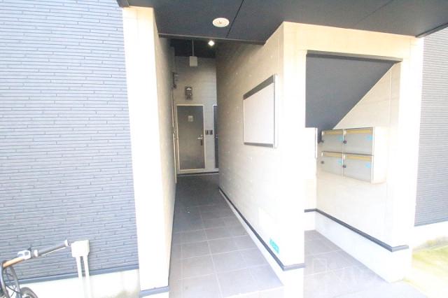 28/30 エントランス