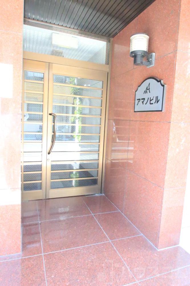 27/30 エントランス