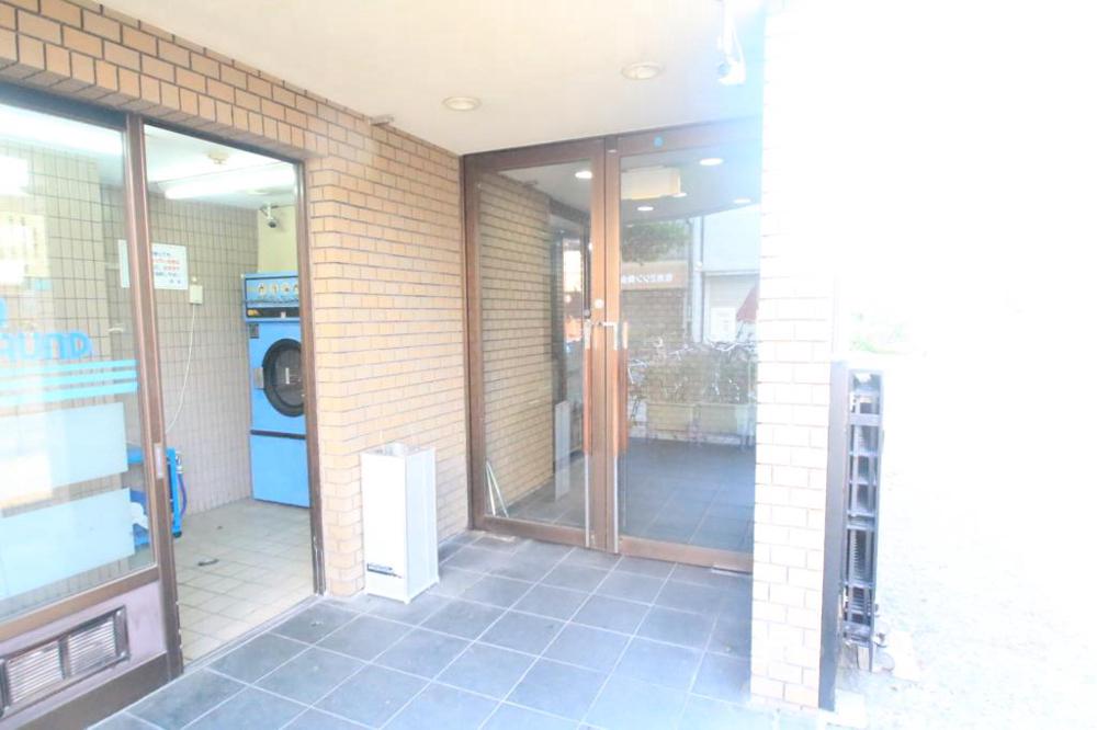 26/30 エントランス