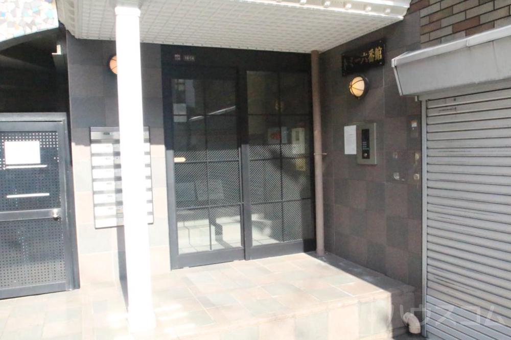 26/30 エントランス