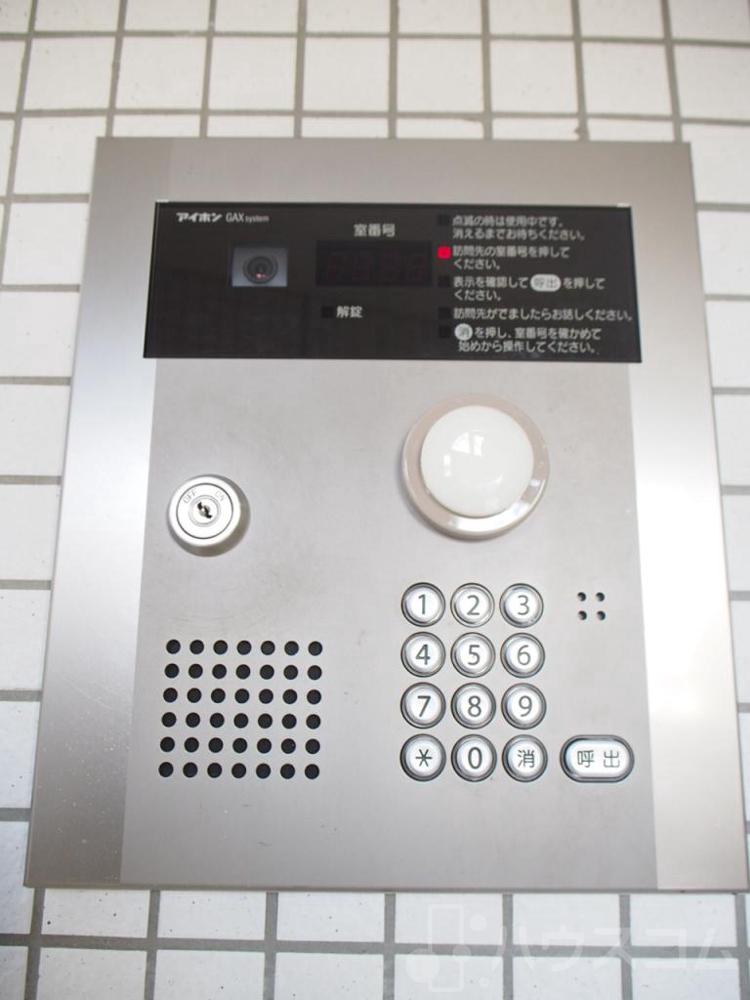 27/30 エントランス