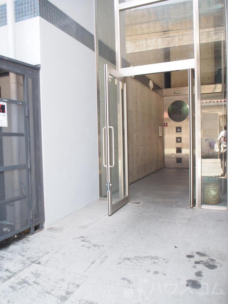 25/30 エントランス