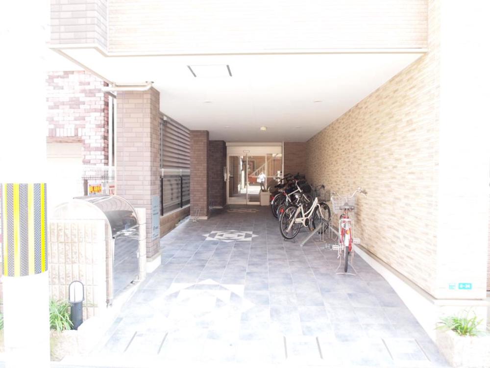 28/30 エントランス