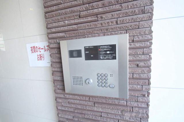 24/30 エントランス