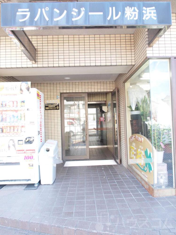 27/30 エントランス