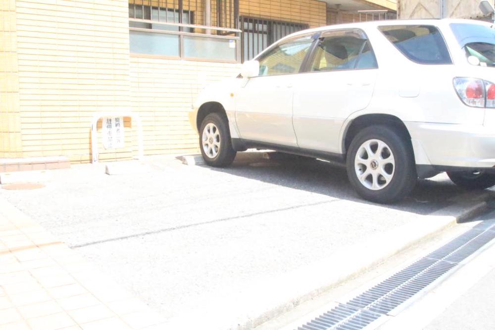 2/5 駐車場