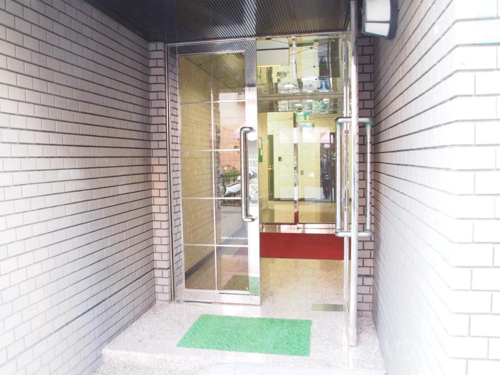 25/30 エントランス