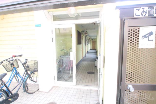 25/30 エントランス