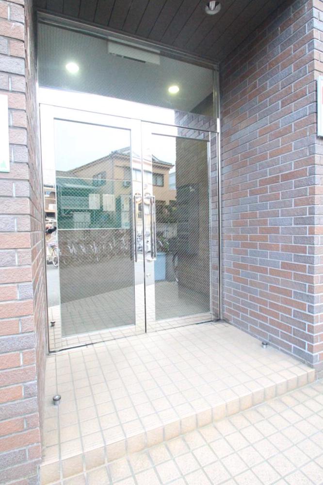 27/30 エントランス