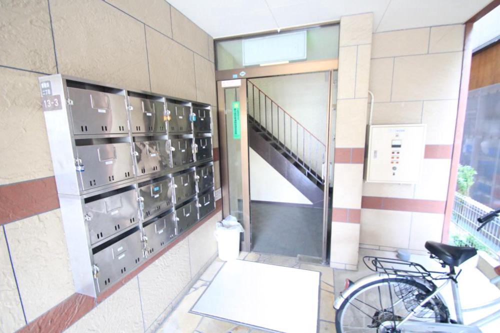 24/30 エントランス