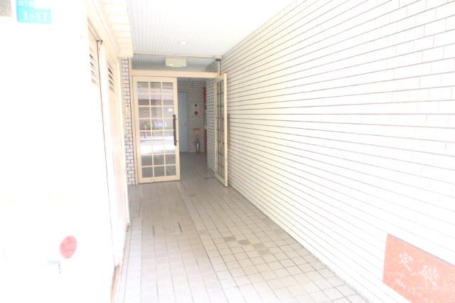 27/30 エントランス