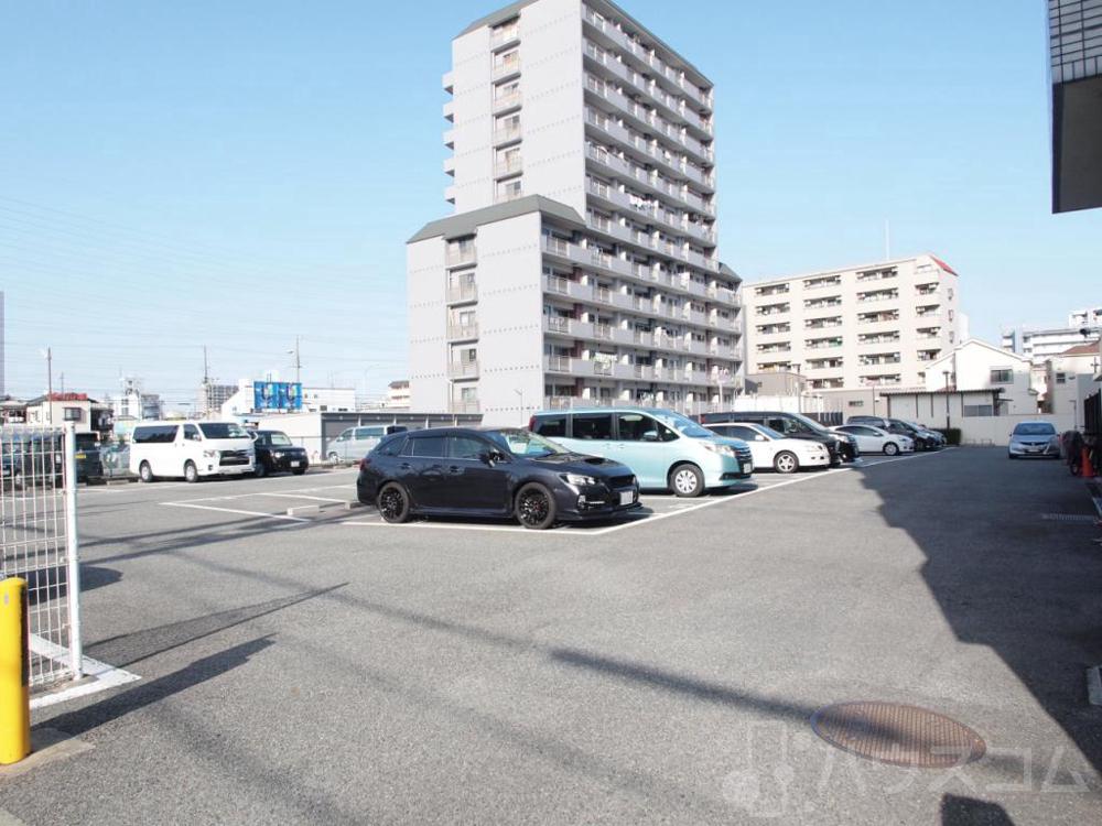28/30 駐車場