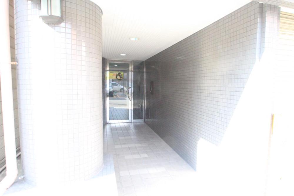 27/30 エントランス