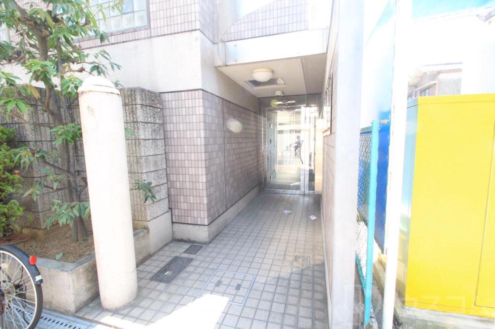 27/30 エントランス