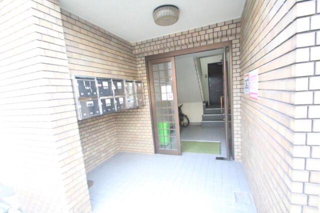 26/30 エントランス