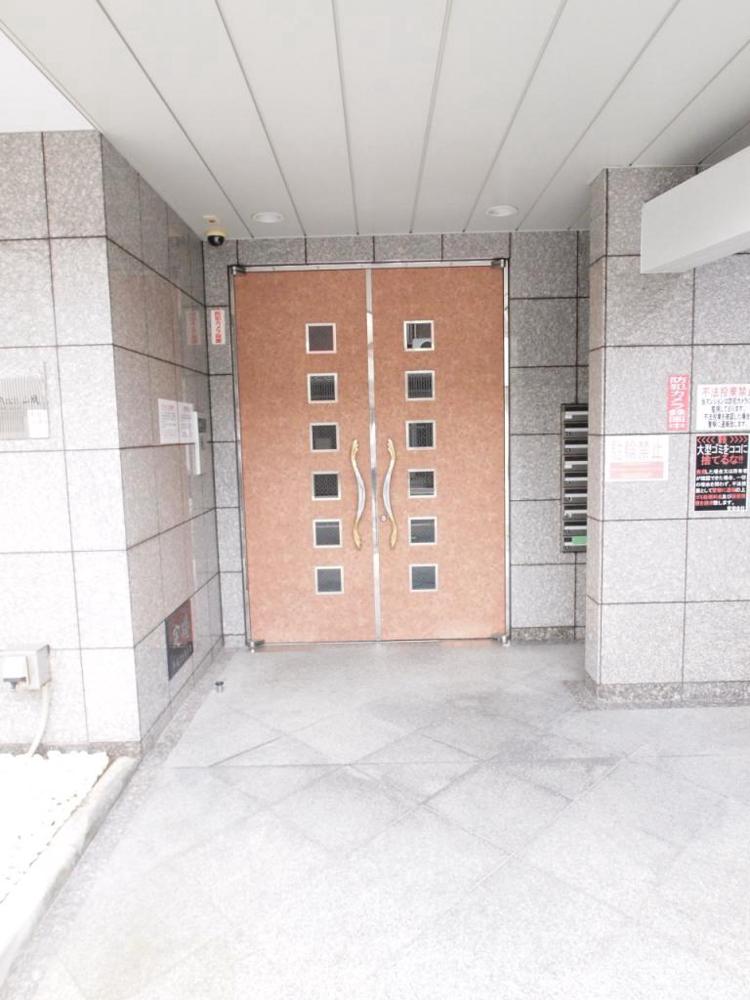 27/30 エントランス