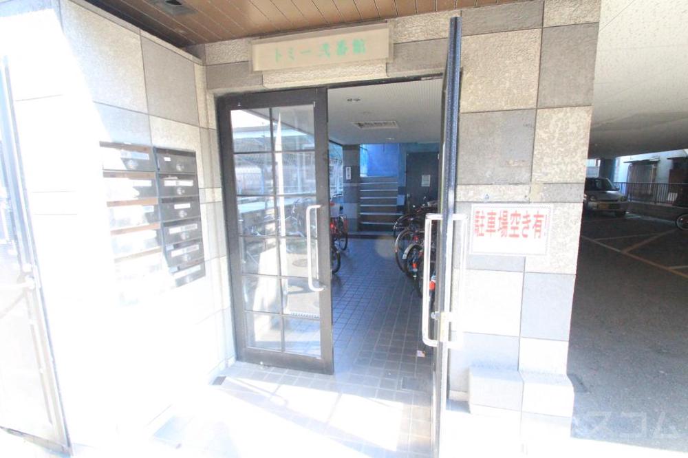 24/30 エントランス