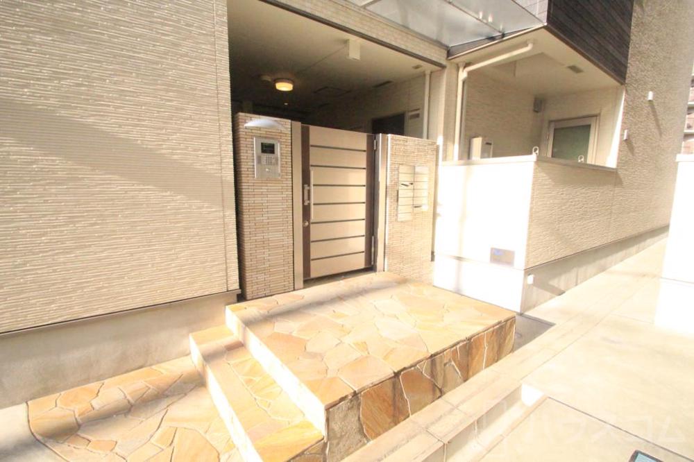 23/30 エントランス