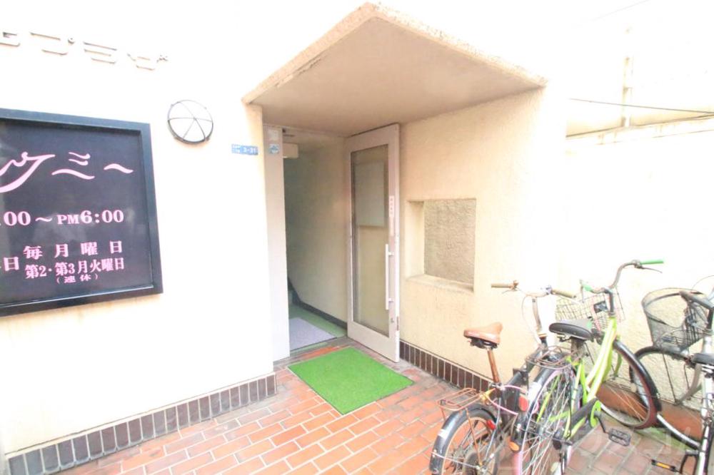 28/30 エントランス