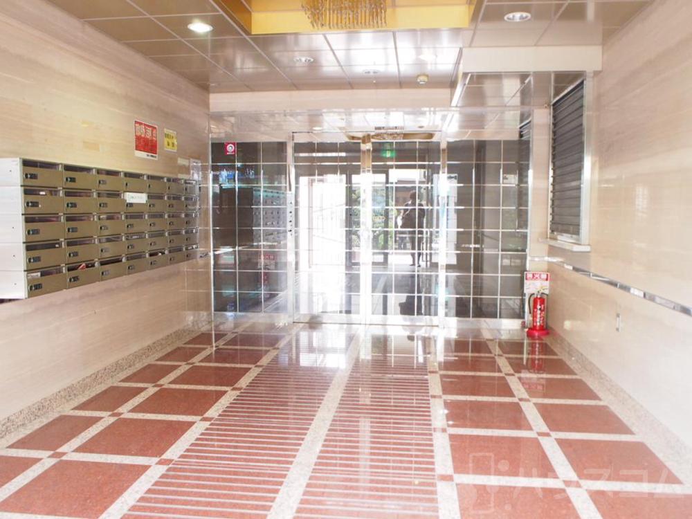 19/27 エントランス