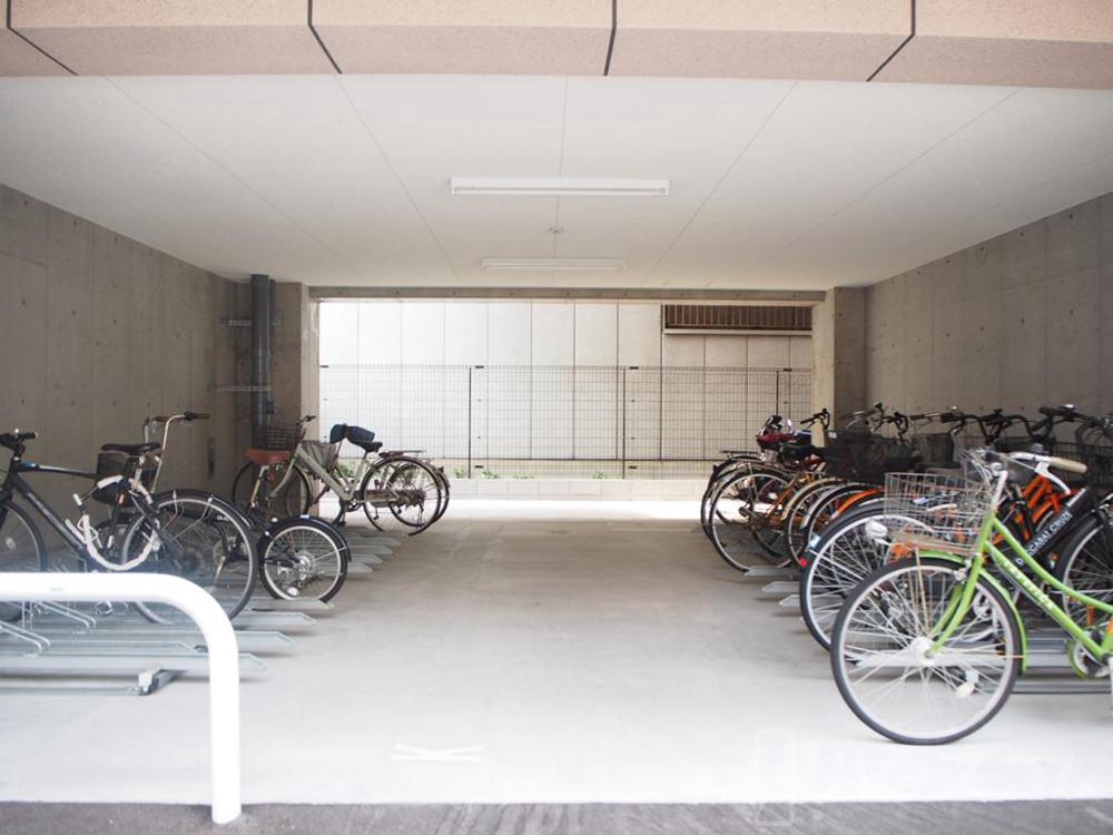28/30 駐車場