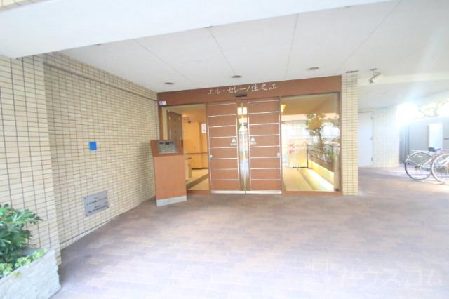 23/30 エントランス