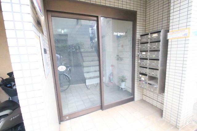 28/30 エントランス