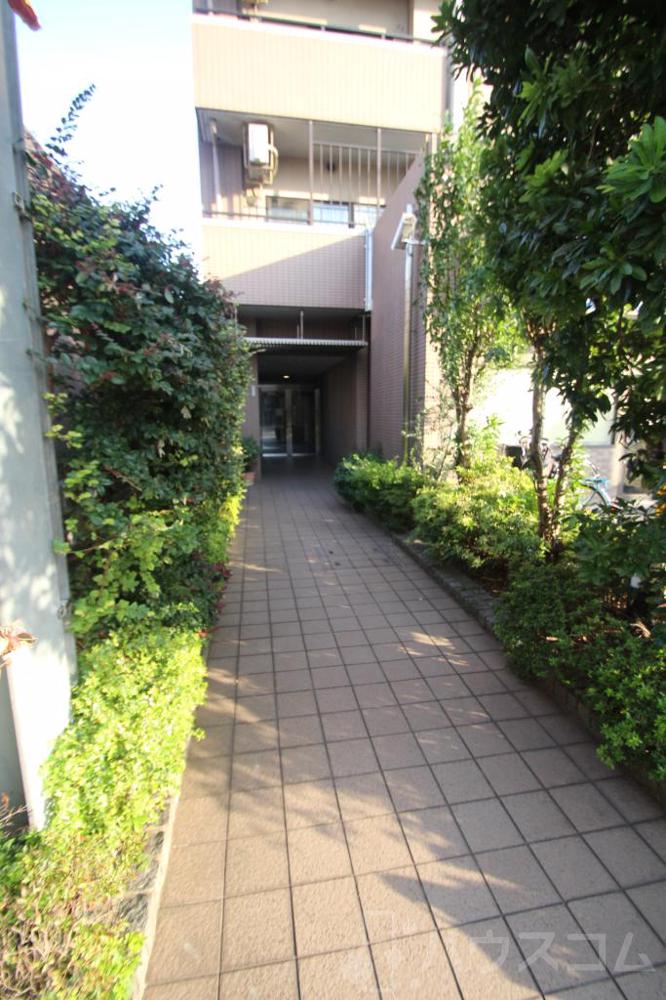 27/30 エントランス