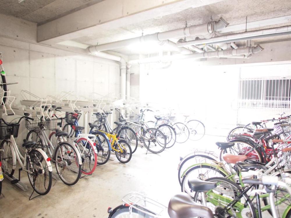 27/30 駐車場