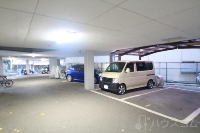 27/30 駐車場