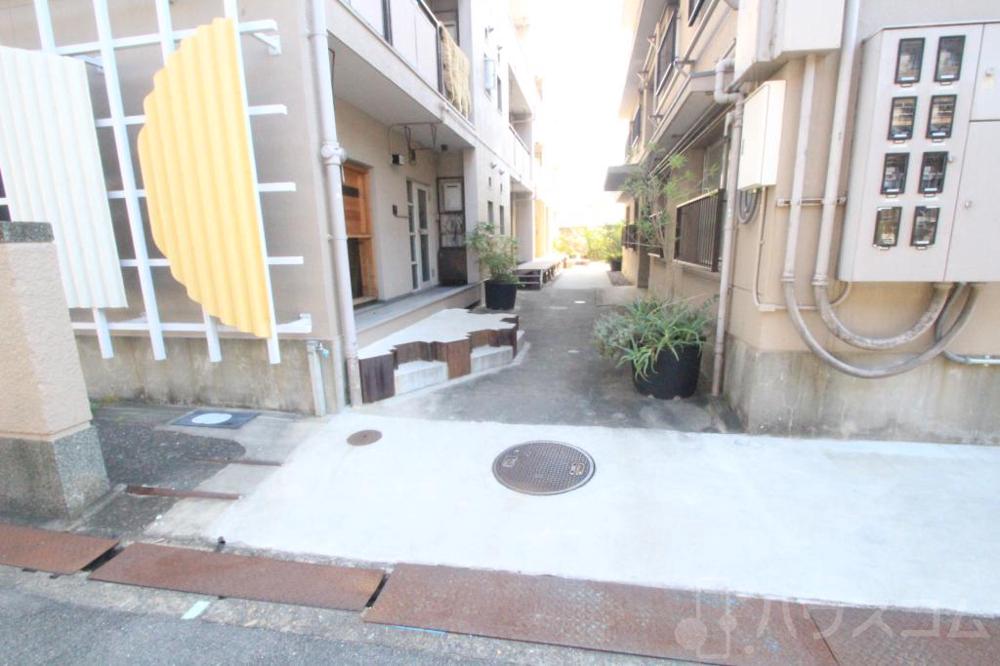 24/30 エントランス