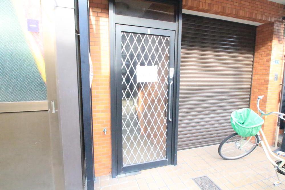 27/30 エントランス