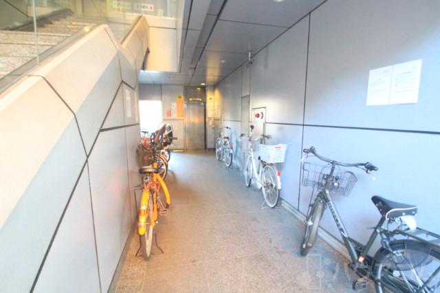 27/30 エントランス