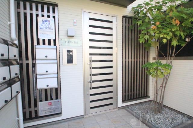 28/30 エントランス