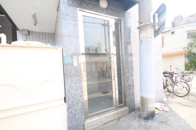 25/30 エントランス